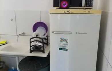 Imagem: O apartamento possui 2 Dormitórios, 1 Banheiro, 1 Vaga na garagem