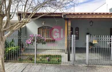 Imagem: A casa possui 5 Dormitórios, 4 Banheiros, 2 Vagas na garagem