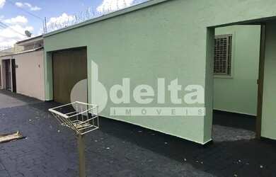 Imagem: Casa para aluguel, 4 quartos, 2 suítes, 2 vagas, Martins