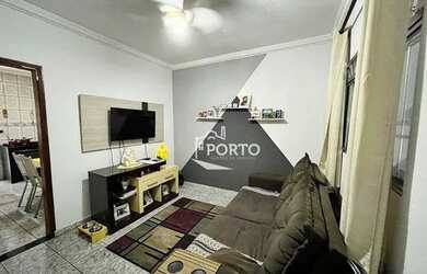 Imagem: A casa possui 2 Dormitórios, 1 Banheiro, 2 Vagas na garagem