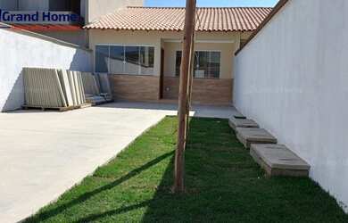 Imagem: A casa possui 2 Dormitórios, 1 Banheiro, 3 Vagas na garagem