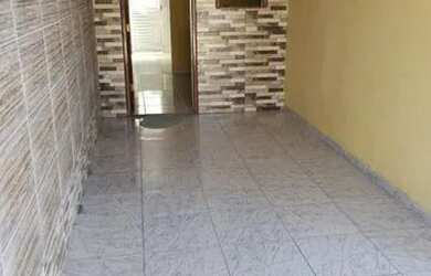 Imagem: A casa possui 1 Dormitório, 1 Banheiro e está localizado