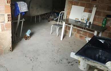 Imagem: A casa possui 2 Dormitórios e 1 Banheiro e está localizado