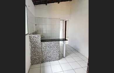 Imagem: A casa possui 2 Dormitórios e 1 Banheiro e está localizado