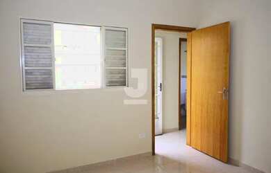 Imagem: A casa possui 2 Dormitórios, 1 Banheiro, 2 Vagas na garagem