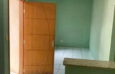 Imagem: A casa possui 2 Dormitórios, 1 Banheiro, 2 Vagas na garagem