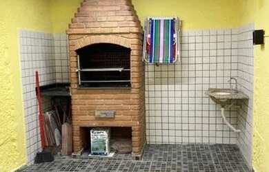 Imagem: A casa possui 1 Dormitório, 1 Banheiro, 1 Vaga na garagem e