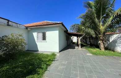 Imagem: A casa possui 2 Dormitórios, 1 Banheiro, 4 Vagas na garagem