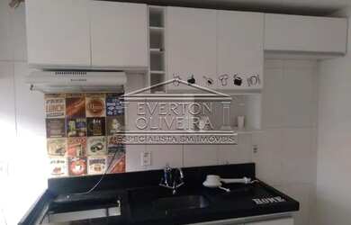 Imagem: O apartamento possui 2 Dormitórios, 1 Banheiro, 1 Vaga na garagem