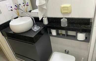 Imagem: O apartamento possui 2 Dormitórios, 1 Banheiro, 2 Vagas na