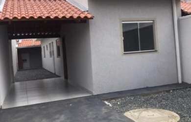 Imagem: A casa possui 2 Dormitórios, 1 Banheiro, 2 Vagas na garagem