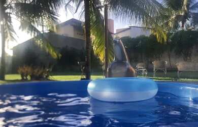 Imagem: A casa possui 3 Dormitórios, Acomodam 10 pessoas, 3 Vagas na