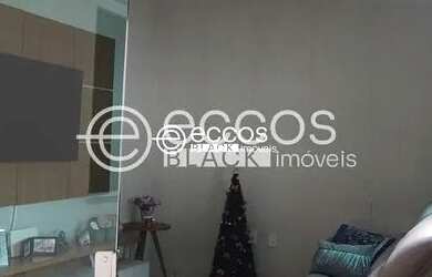 Imagem: A casa possui 3 Dormitórios, 3 Banheiros, 3 Vagas na garagem