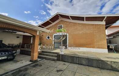 Imagem: A casa possui 3 Dormitórios, 4 Banheiros, 3 Vagas na garagem