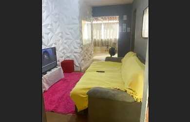 Imagem: A casa possui 3 Dormitórios e 1 Banheiro e está localizado