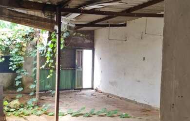 Imagem: A casa possui 2 Dormitórios, 1 Banheiro, 2 Vagas na garagem