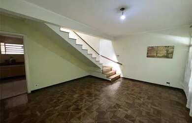 Imagem: A casa possui 2 Dormitórios, 2 Banheiros, 2 Vagas na garagem