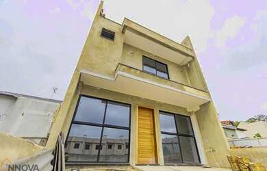 Imagem: A casa possui 3 Dormitórios, 2 Banheiros, 1 Vaga na garagem