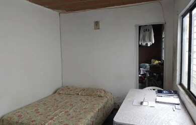 Imagem 2: Curicica - Alugo casa de vila mobiliada sala quarto cozinha armários...