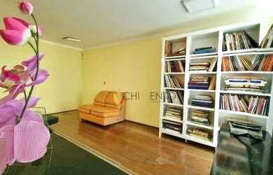 Imagem: A casa possui 4 Dormitórios, 5 Banheiros, 5 Vagas na garagem