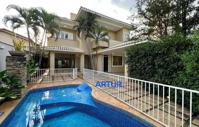 Imagem: A casa possui 5 Dormitórios, 5 Banheiros, 3 Vagas na garagem