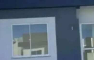 Imagem: A casa possui 2 Dormitórios, 1 Banheiro, 1 Vaga na garagem