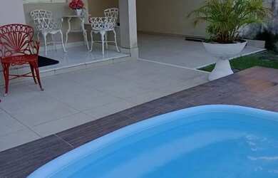 Imagem: A casa possui 3 Dormitórios, 2 Banheiros, Imóvel mobiliado