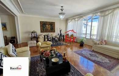 Imagem: O apartamento possui 4 Dormitórios, 3 Banheiros, 1 Vaga na