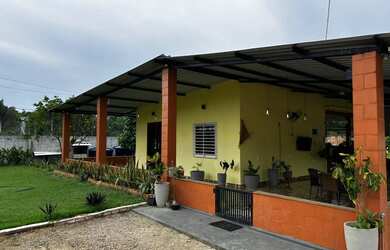 Imagem: A chácara possui 6000m² de Área e está localizado em Centro