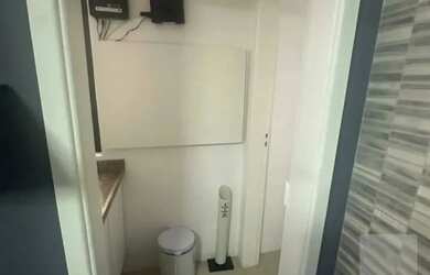 Imagem 4: Sala Comercial com 2 banheiros, 1 copa e 1 recepção em área nobre -...