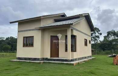 Imagem: A casa à venda possui 3 Dormitórios, 1 Banheiro, 1 Vaga na