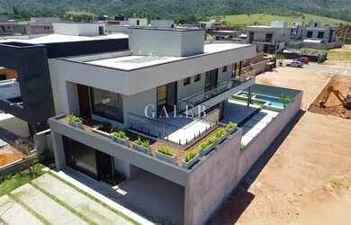 Imagem: A casa em condomínio possui 3 Dormitórios, 5 Banheiros, 4