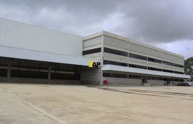 Imagem: O depósito possui 5 Vagas na garagem e 9088m² de Área e está