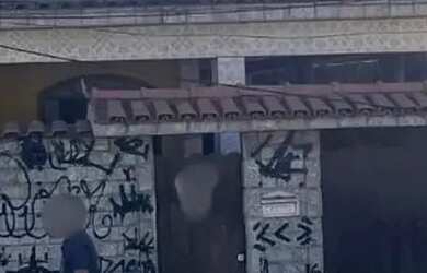 Imagem: A casa possui 3 Dormitórios, 2 Banheiros, 3 Vagas na garagem