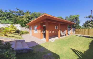 Imagem: A casa possui 2 Dormitórios, 2 Banheiros, 2 Vagas na garagem