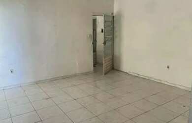 Imagem: A casa possui 2 Dormitórios e 1 Banheiro e está localizado