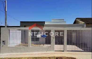 Imagem: A casa possui 3 Dormitórios, 2 Banheiros, 2 Vagas na garagem