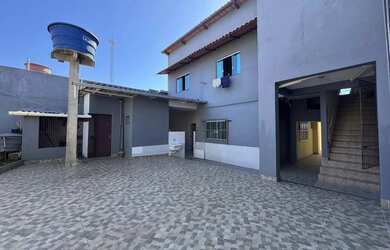 Imagem: A casa possui 5 Dormitórios, 4 Banheiros, 1 Vaga na garagem