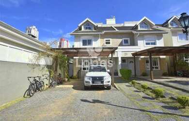 Imagem: A casa em condomínio possui 4 Dormitórios, 4 Banheiros, 4