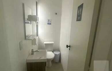 Imagem 14: Sala Comercial com 2 banheiros, 1 copa e 1 recepção em área nobre -...
