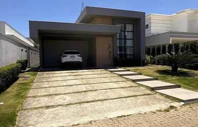 Imagem: A casa em condomínio possui 3 Dormitórios, 2 Banheiros, 180m²