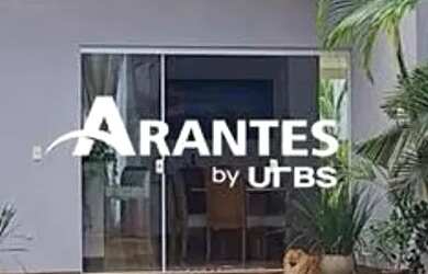 Imagem: A casa possui 3 Dormitórios, 3 Banheiros, 2 Vagas na garagem