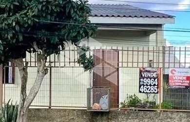 Imagem: A casa possui 3 Dormitórios, 1 Banheiro, 1 Vaga na garagem