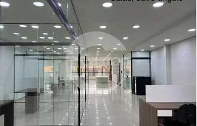 Imagem: O depósito possui 3 Vagas na garagem, 448m² de Área e está