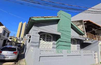 Imagem: A casa possui 3 Dormitórios, 2 Banheiros, 120m² de Área e