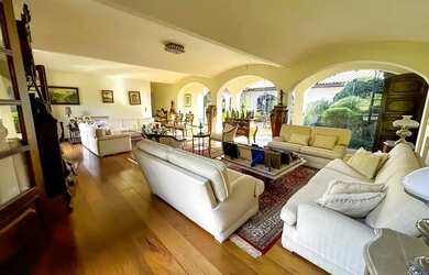 Imagem: A casa em condomínio possui 5 Dormitórios, 5 Banheiros, 5