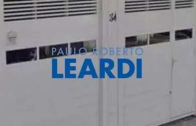 Imagem: A casa possui 4 Dormitórios, 2 Banheiros, 2 Vagas na garagem