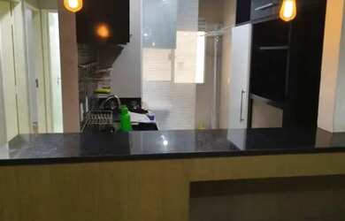 Imagem: O apartamento possui 2 Dormitórios, 1 Banheiro, 1 Vaga na garagem