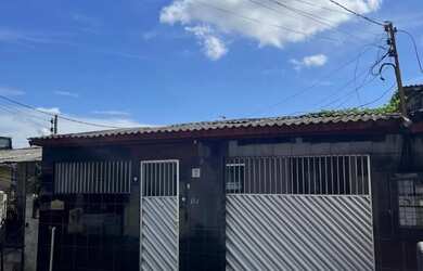 Imagem: A casa à venda possui 4 Dormitórios, 2 Banheiros, 2 Vagas