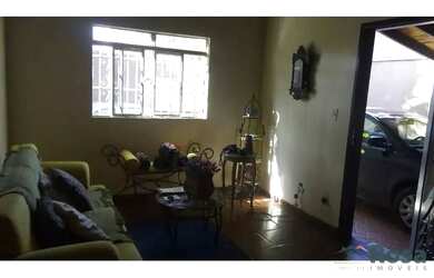 Imagem: A casa possui 4 Dormitórios, 4 Banheiros, 2 Vagas na garagem